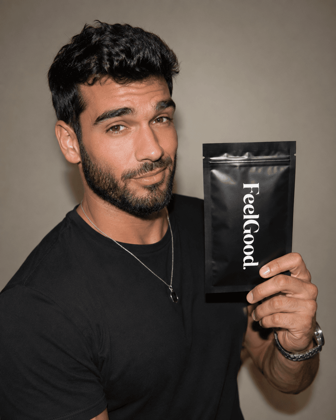 FeelGood customer with pouch